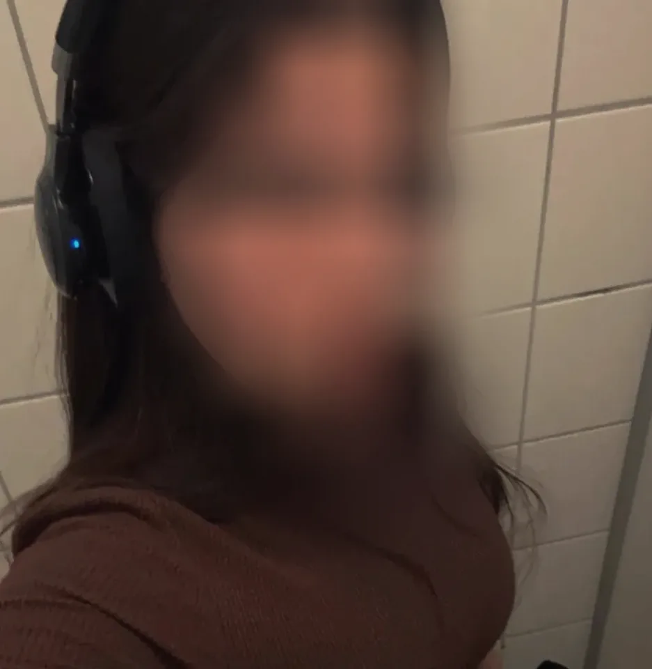 Ela, 25