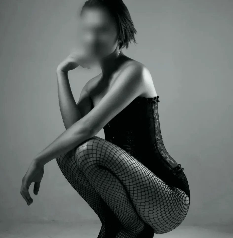 Esra, 20