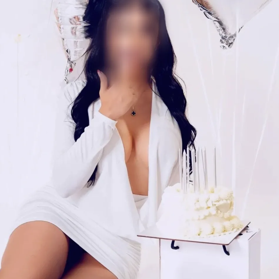Jacqueline, 29