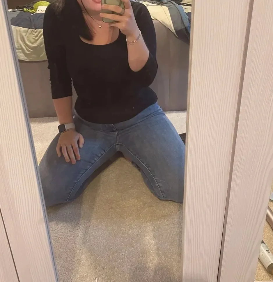 Jasmin, 28