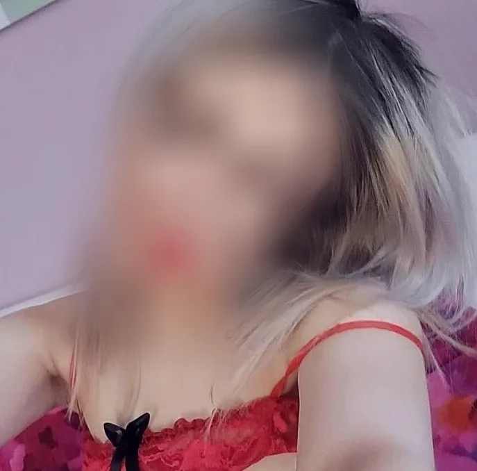 Melanie, 21