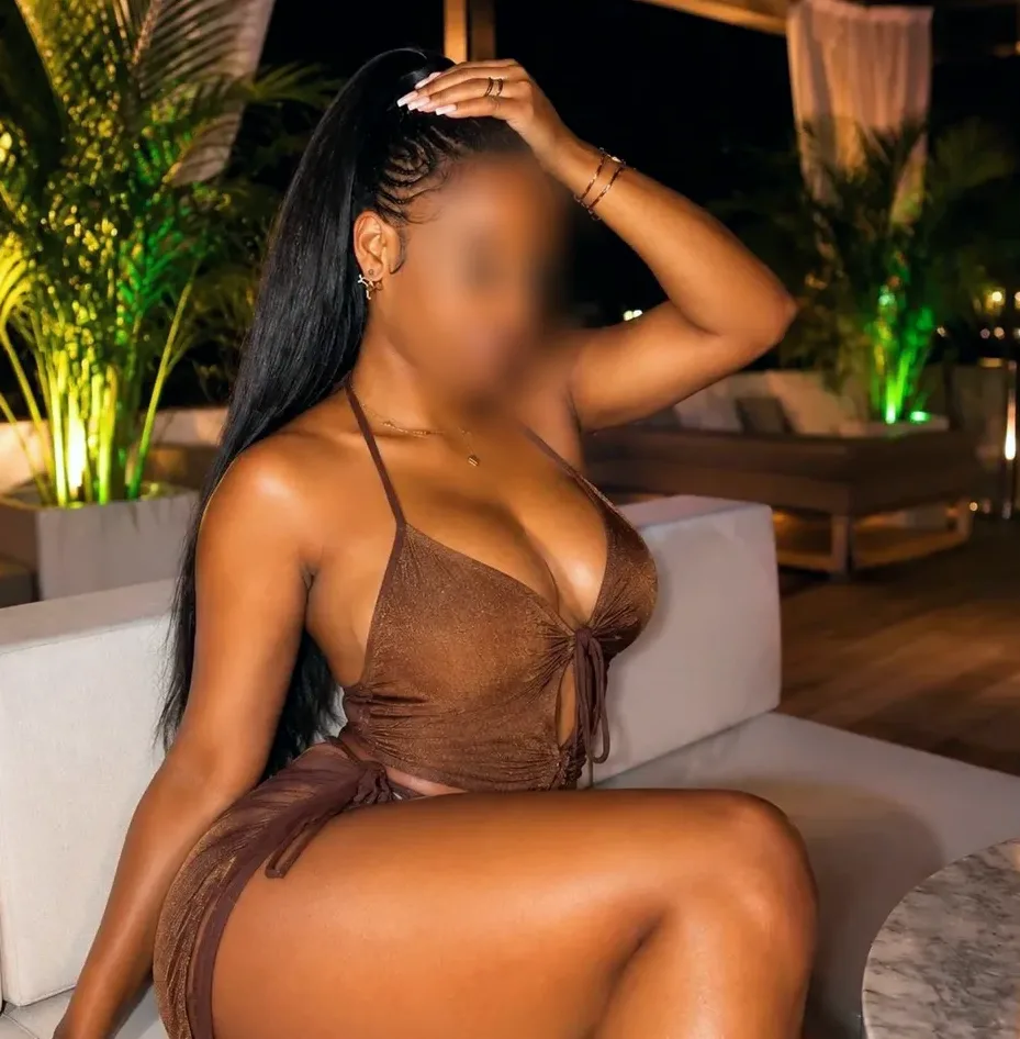 Nadine, 27