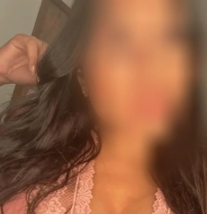Nicole, 29