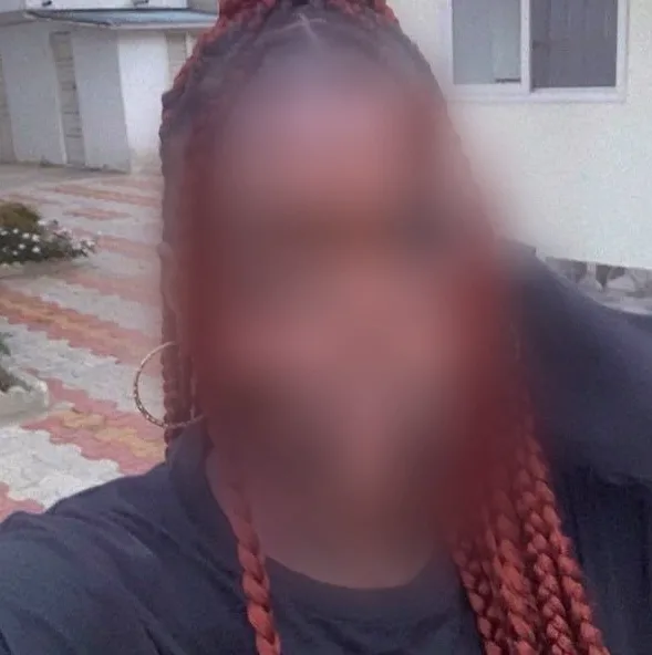 Simone, 24