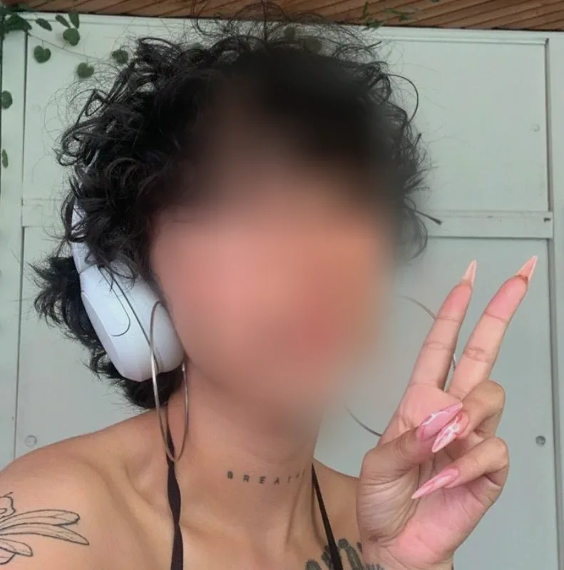 Zeynep, 26
